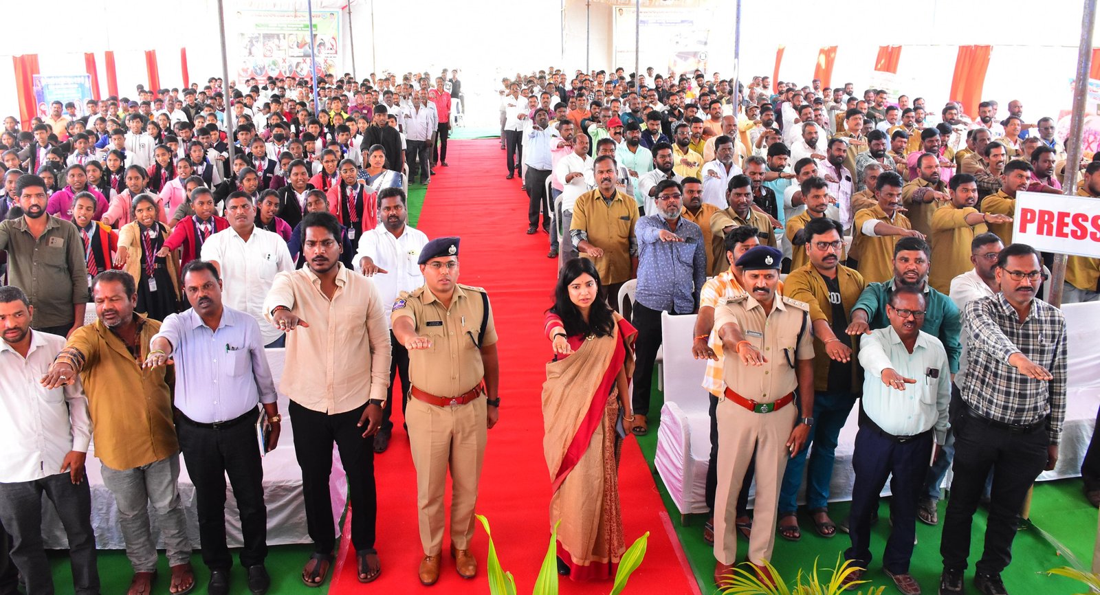 ప్రతి ఒక్కరూ రోడ్డు భద్రతా నియమాలు పాటించాలి