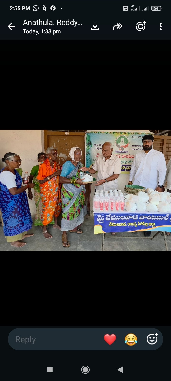 *అన్నదానంతో పాటు పేద మహిళలకు చీరల పంపిణీ*  *వేములవాడ చారిటబుల్ ట్రస్ట్*   ట్రస్టు ఆధ్వర్యంలో దాతల  సహకారంతో 1920 రోజులుగా నిర్వహిస్తున్న అన్నదాన కార్యక్రమంలో భాగంగా సోమవారం రోజున టీటీడీ ధర్మశాల రాజన్న, భీమేశ్వర ఆలయాల వద్ద అన్నార్తులకు పేదలకు అన్నదాన కార్య
